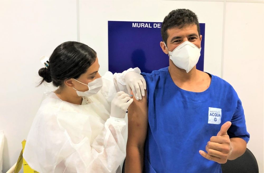Profissionais da linha de frente do Hospital Regional recebem primeira dose da vacina contra o coronavírus