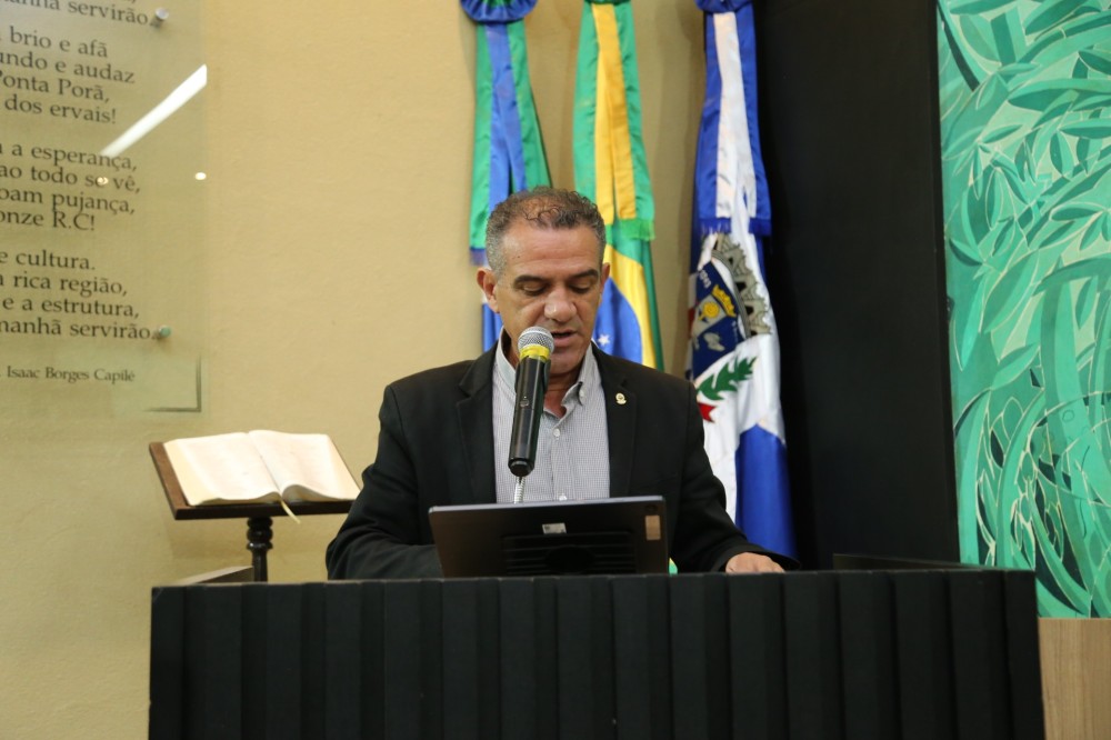 Vanderlei Avelino solicita melhorias em escolas e espaços de convivência em Ponta Porã