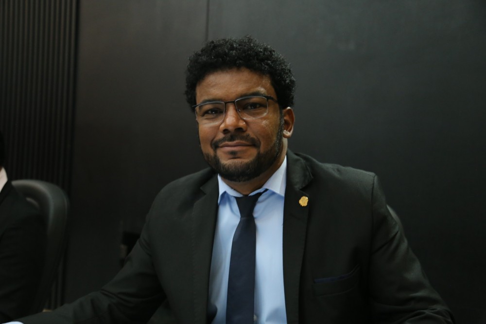 Reinaldo Jalasca propõe melhorias na sinalização de trânsito e infraestrutura em unidade de saúde