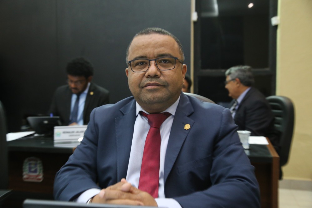 Vereador Jelson Bernabé pede limpeza de terrenos baldios no Residencial I