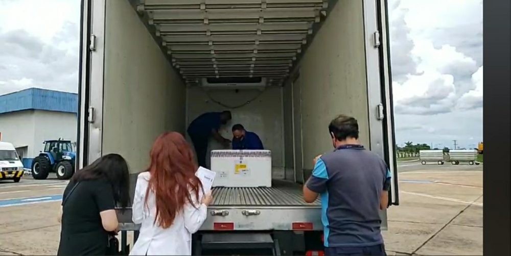 Reinaldo diz que amanhã doses da vacina Oxford/AstraZeneca estarão em todos os municípios 