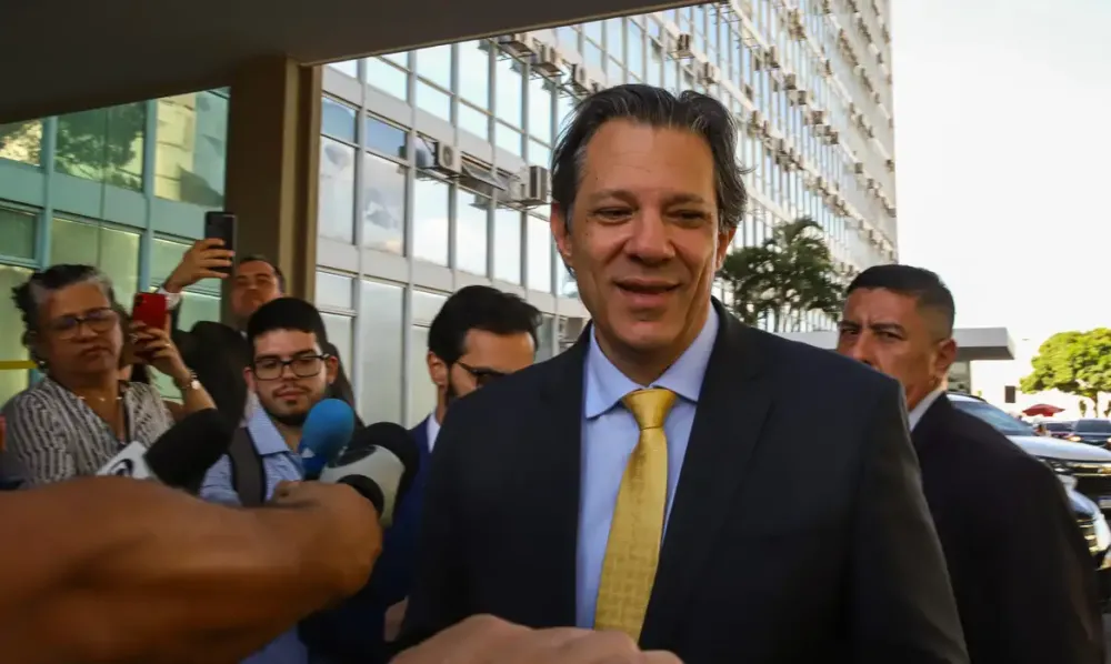 Haddad comemora aprovação da isenção do IR na Câmara: 