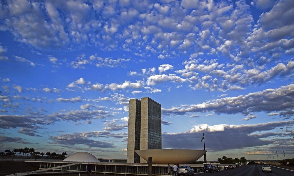 Ainda sem aprovação do Orçamento 2021, governo deve controlar gastos