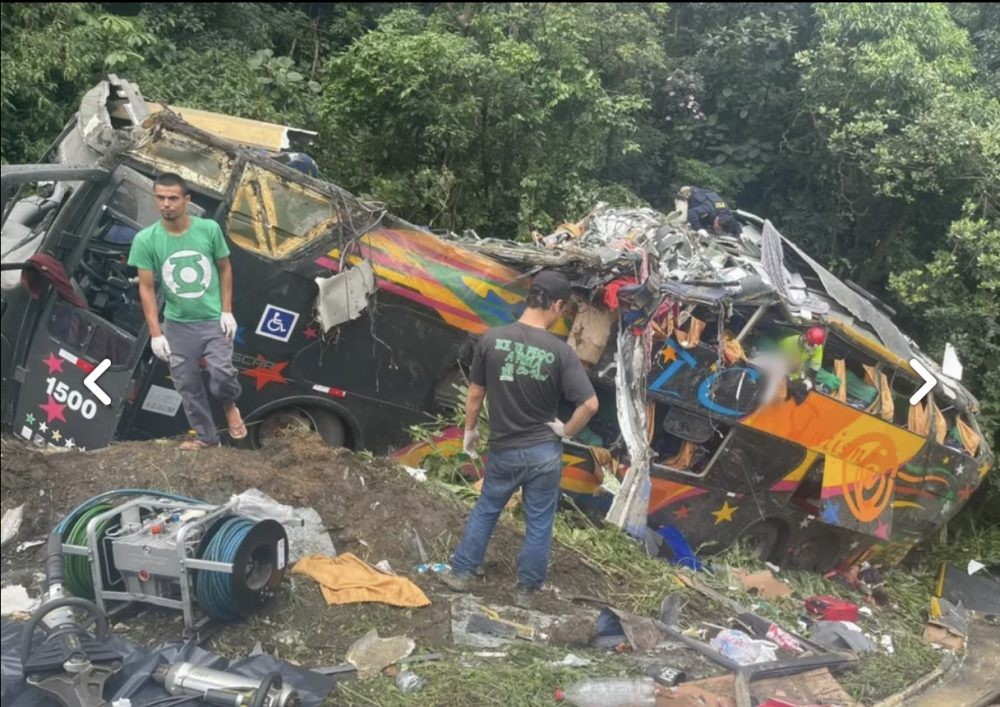 Acidente envolvendo ônibus mata 21 e deixa 33 feridos no Paraná