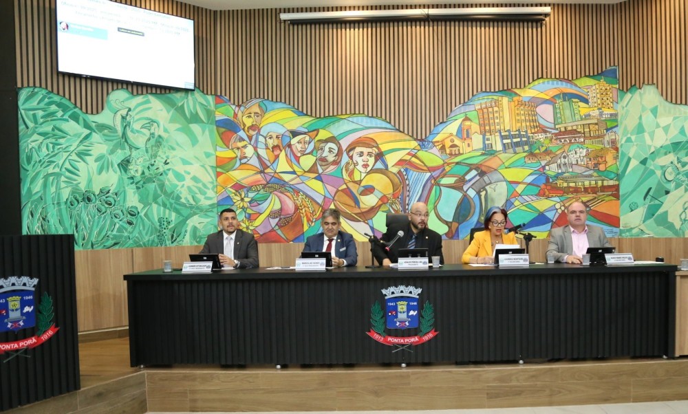 Vereadores realizam duas sessões nesta terça-feira