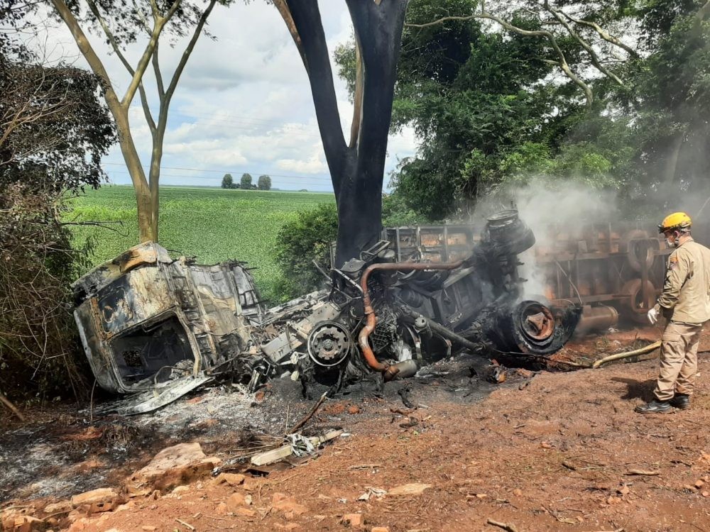 Enquanto atendia ocorrência, bombeiro é atropelado e sofre trauma no tórax na BR-376