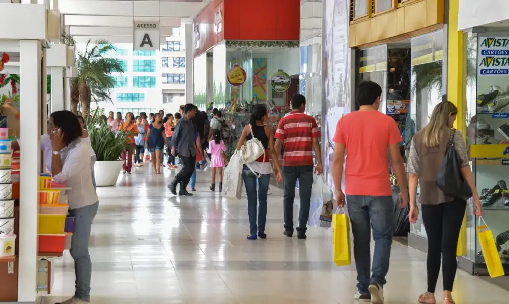 Vendas no comércio caem 0,3% em setembro; quinta queda em 6 meses