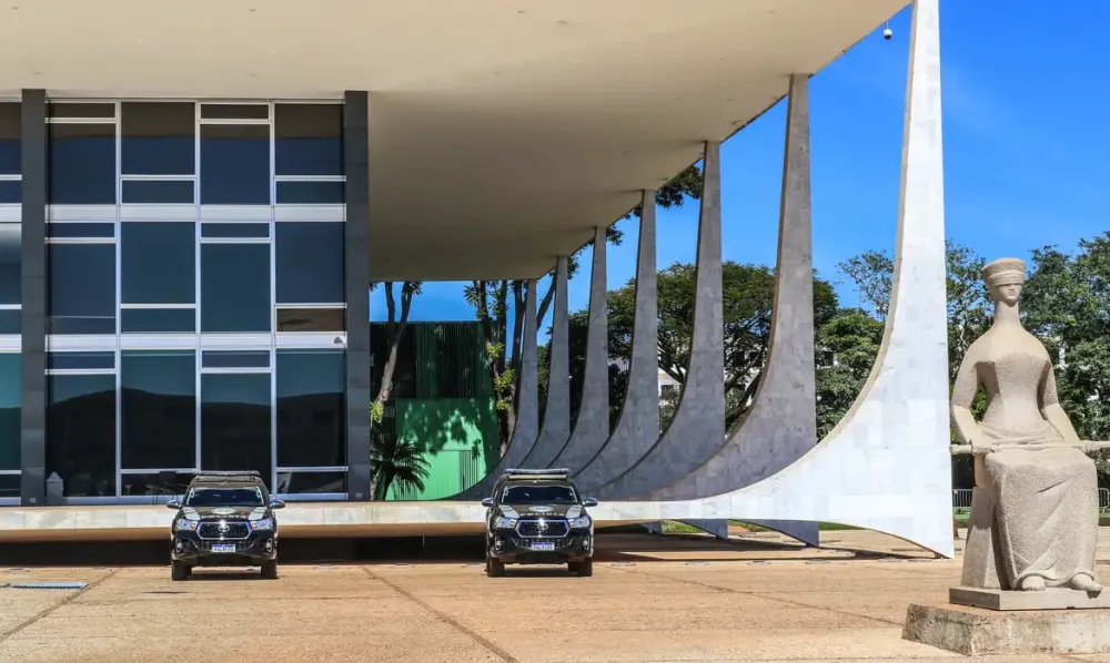 Moraes vota para tornar Eduardo Bolsonaro réu por tentar coagir STF