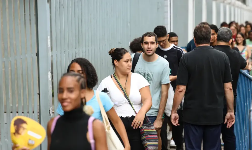 Cerca de 70% dos inscritos no Enem 2025 fizeram 2º dia de provas