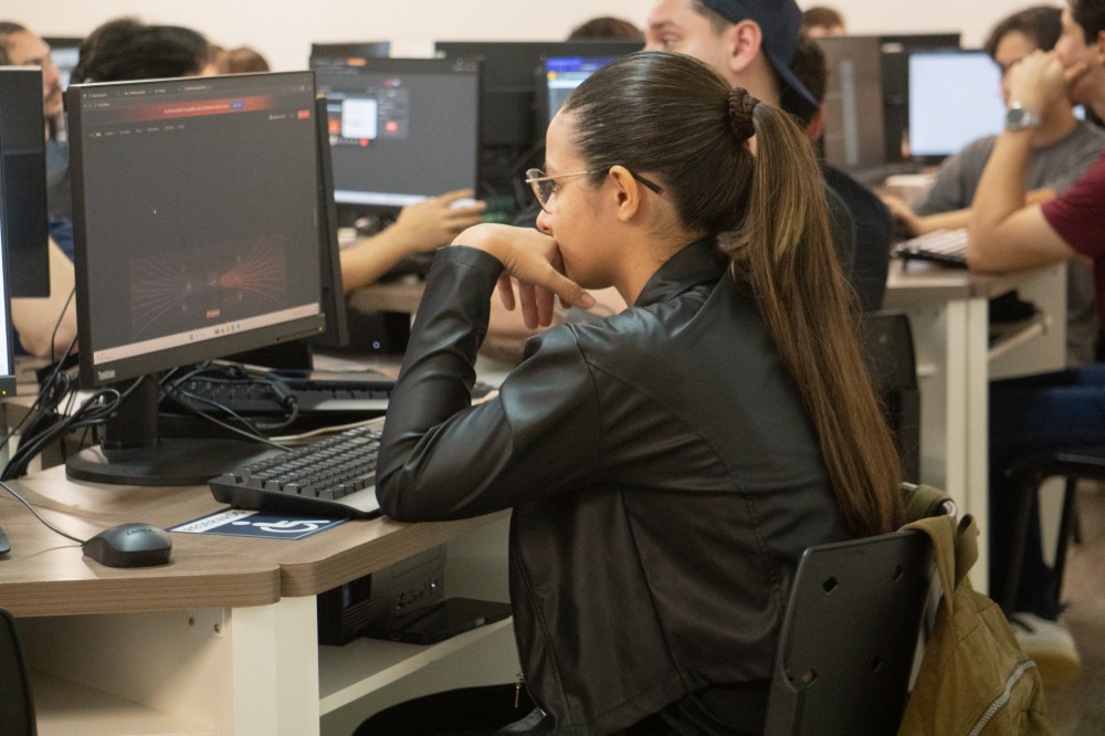 “Cerca de 90% das demissões acontecem por falhas em soft skills, e não por falta de técnica”, destaca Leandro Carra na SoftWeek 2025