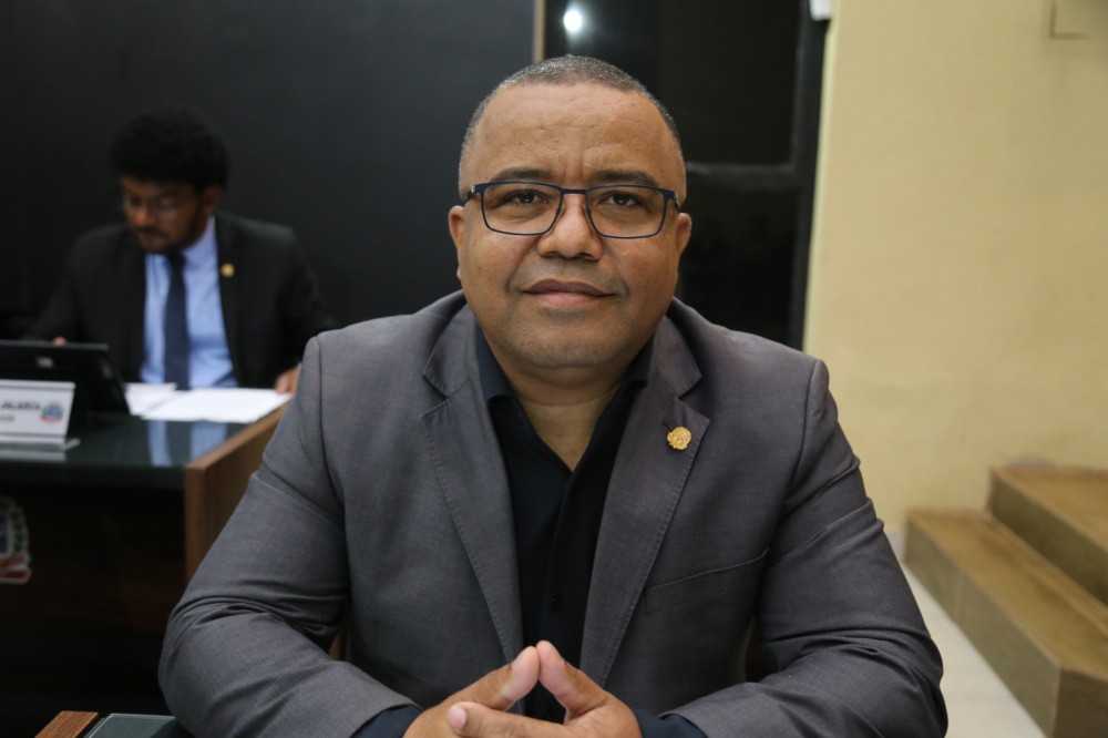 Jelson Bernabé solicita operação tapa-buracos em vias da Granja