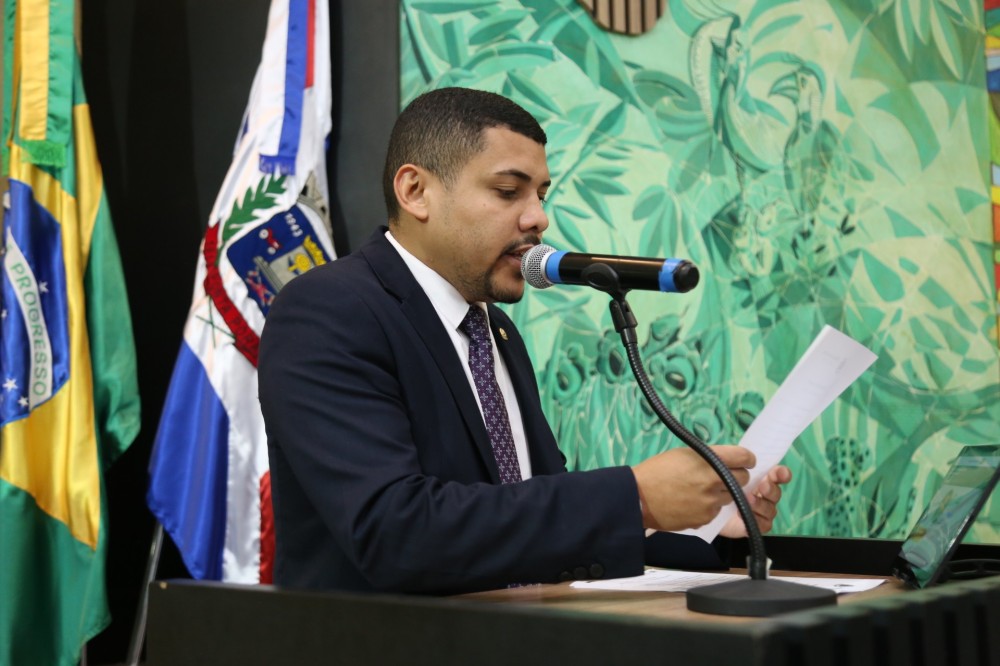 Leandro Bitencourt solicita melhorias viárias em ruas do Jardim Ivone Seção 2
