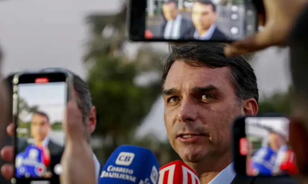 Moraes autoriza a visita dos filhos de Bolsonaro na PF