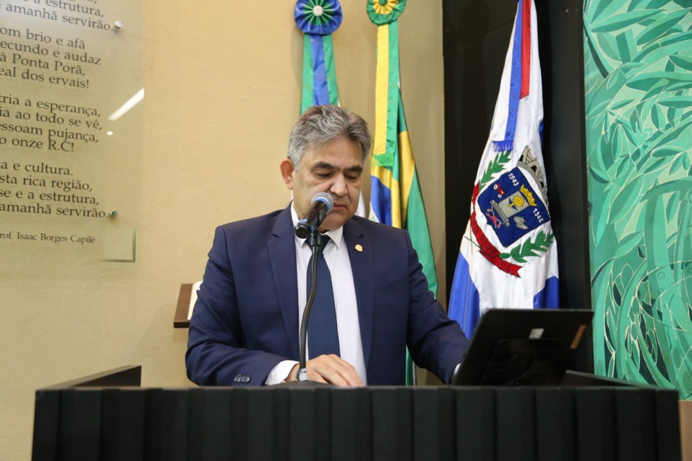 Marcelino Nunes solicita limpeza de calçadas e recapeamento em vias de Ponta Porã