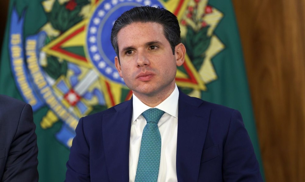 Com Ramagem fora do país, Motta proíbe deputados de votarem do exterior