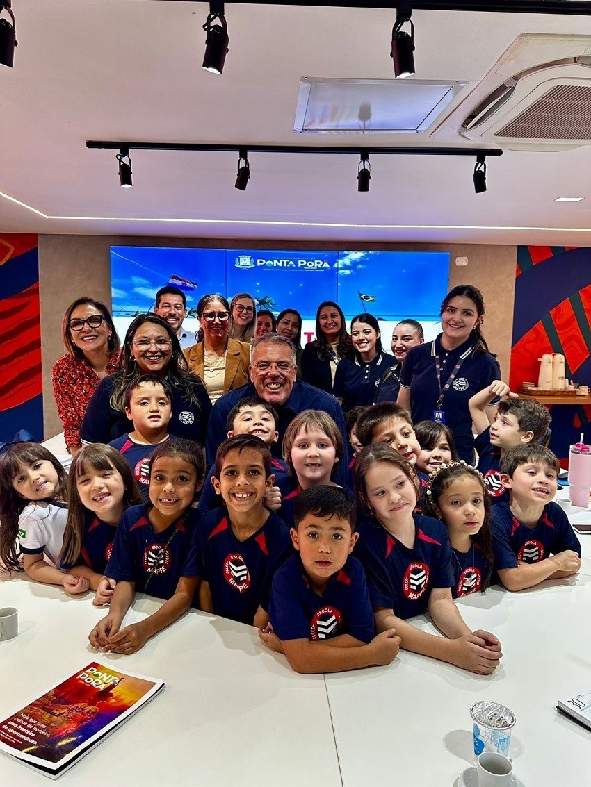 Alunos da Educação Infantil da Escola Mappe visitam a Prefeitura de Ponta Porã