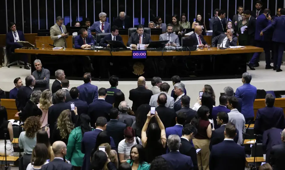 Congresso impõe derrota ao Governo e rejeita 52 vetos ao PL do licenciamento ambiental