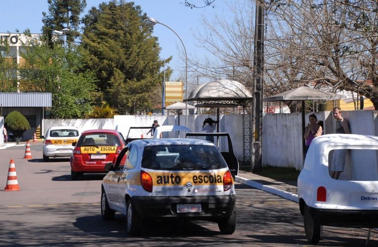 Contran acaba com aulas obrigatórias em autoescolas; entenda