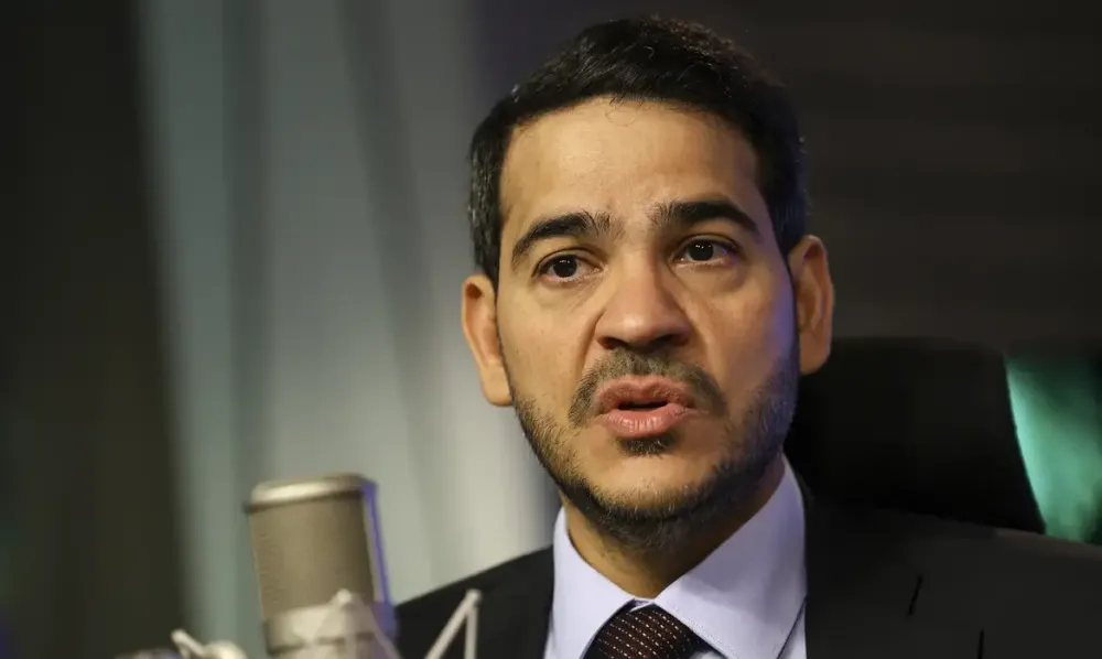 AGU pede que Gilmar reconsidere decisão sobre impeachment de ministros