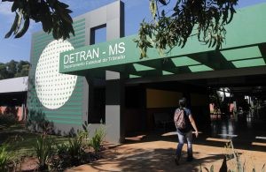 Ex-donos de veículos leiloados podem solicitar o valor que restou após a quitação de débitos