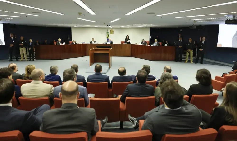 STF inicia julgamento que pode condenar mais seis réus pela trama golpista