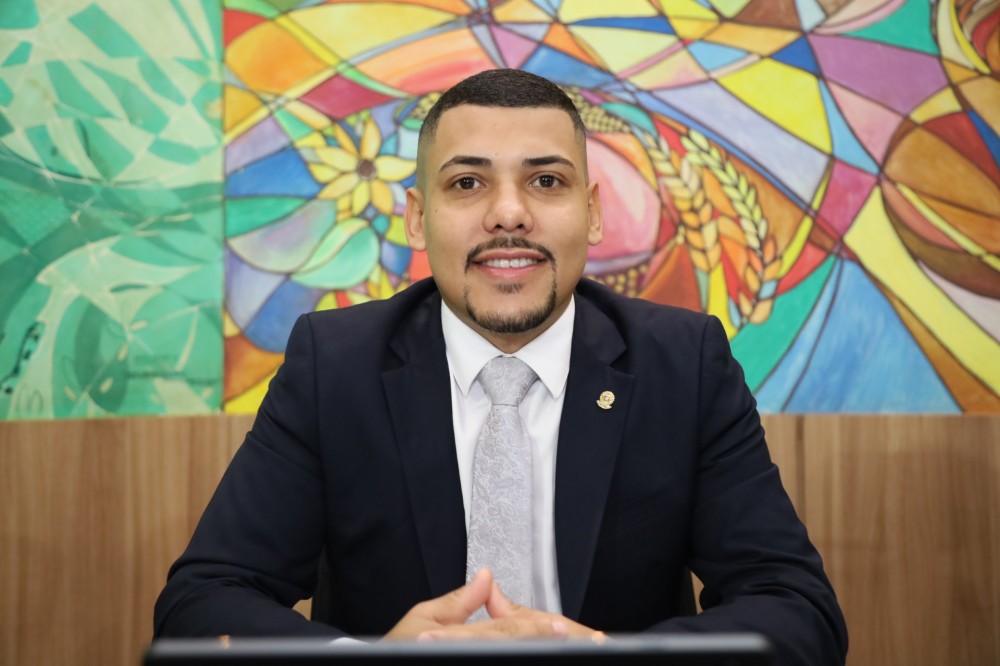 Leandro Bitencourt reforça pedido por iluminação no campo sintético e cobra instalação de pontos de ônibus no Gui Vilela