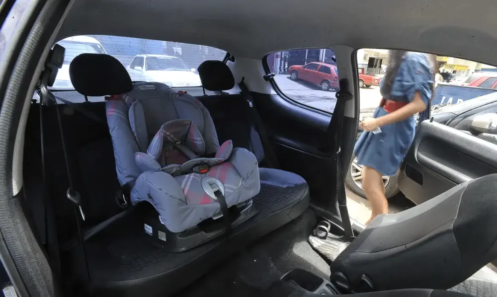 Inmetro recomenda atenção na compra do bebê conforto; entenda