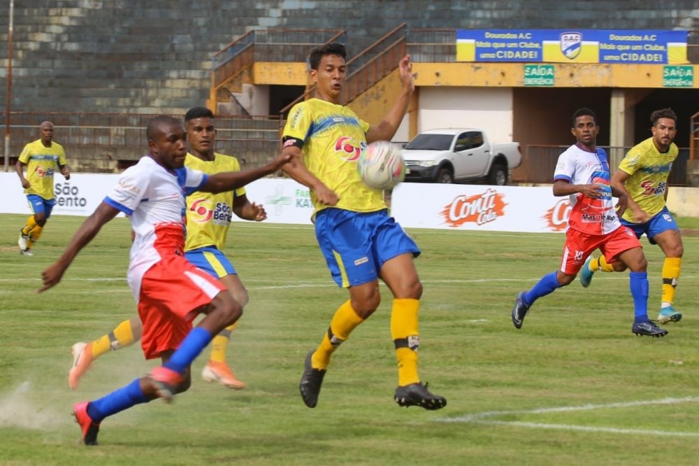 Dourados A.C vence Coxim por 2x0