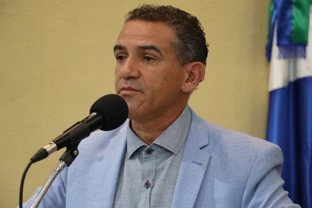 Vereador Avelino solicita asfaltamento de ruas no Parque dos Ipês II e Jardim Botânico