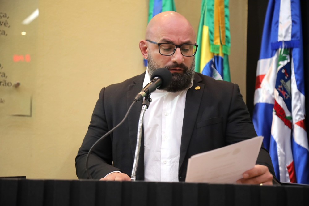 Carlos Bordão solicita patrolamento e cascalhamento de rua no Parque dos Ipês I