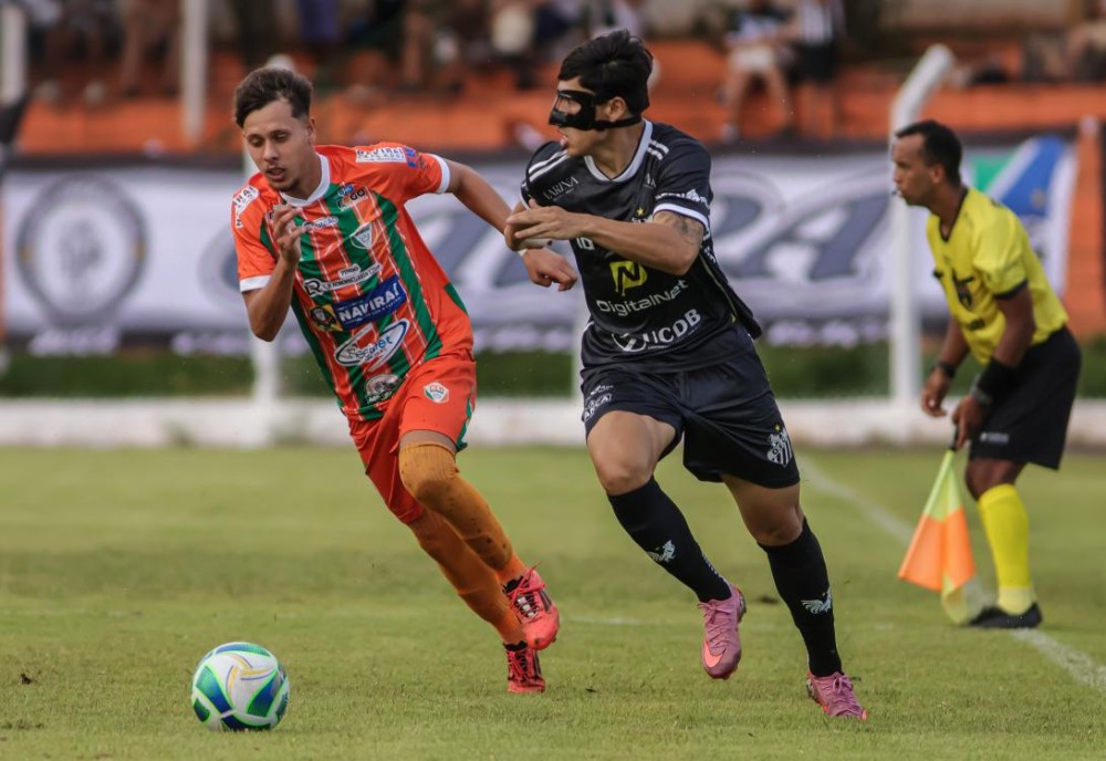 Naviraiense garante vaga na semifinal e briga por classificação fica acirrada