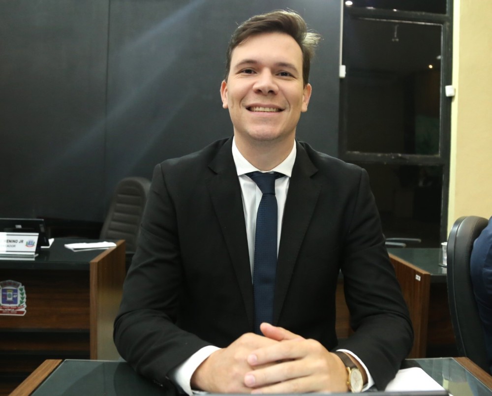 Gabriel Arce aponta necessidade de melhoria da sinalização em frente à agência da Caixa