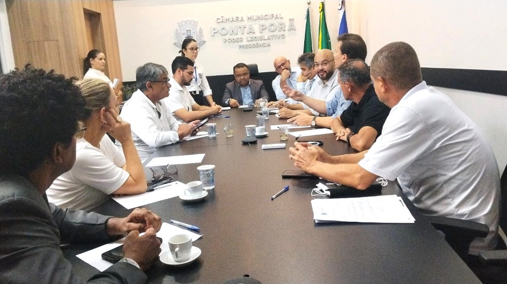 Vereadores cobram empresas por fiação solta e falhas no fornecimento de energia