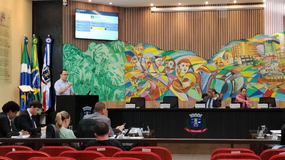 Secretário de Saúde esclarece sobre agendamento de consultas durante sessão da Câmara