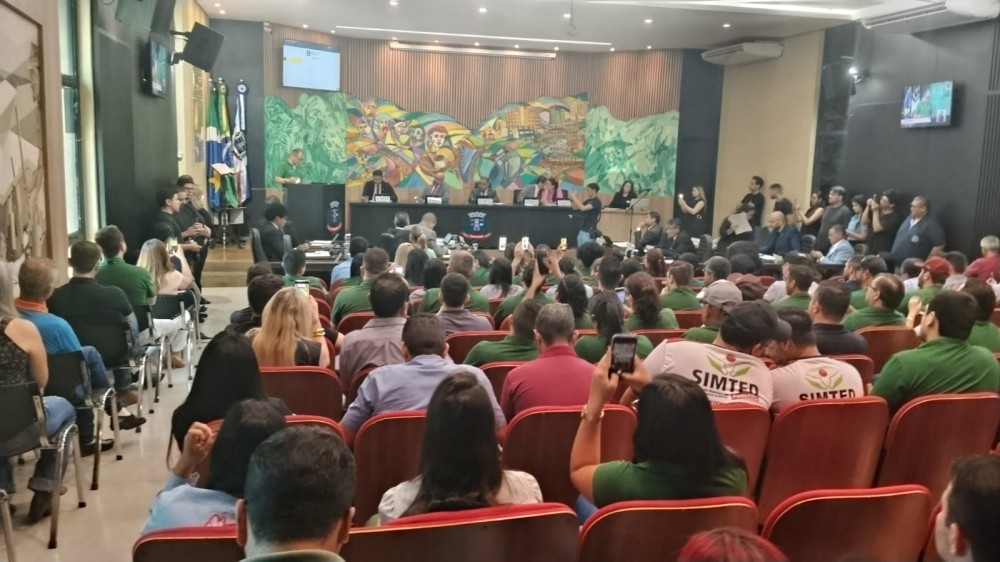 Com Plenário cheio, vereadores realizam sessão bastante movimentada