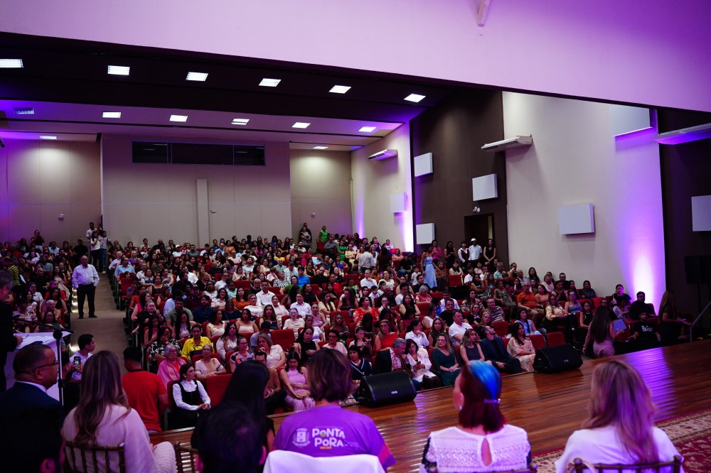 Mulheres que se destacam foram homenageadas pela Câmara Municipal