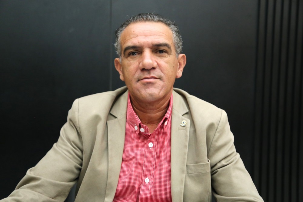 Avelino reitera pedido de estacionamento ao lado de igreja na Vila Áurea