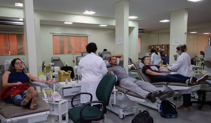Período para doar sangue após receber vacina da Covid-19 varia entre 2 a 7 dias