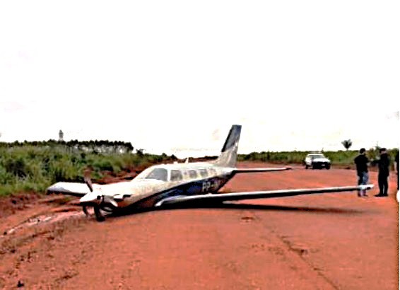 Com avião em pane; piloto faz pouso de emergência em estrada