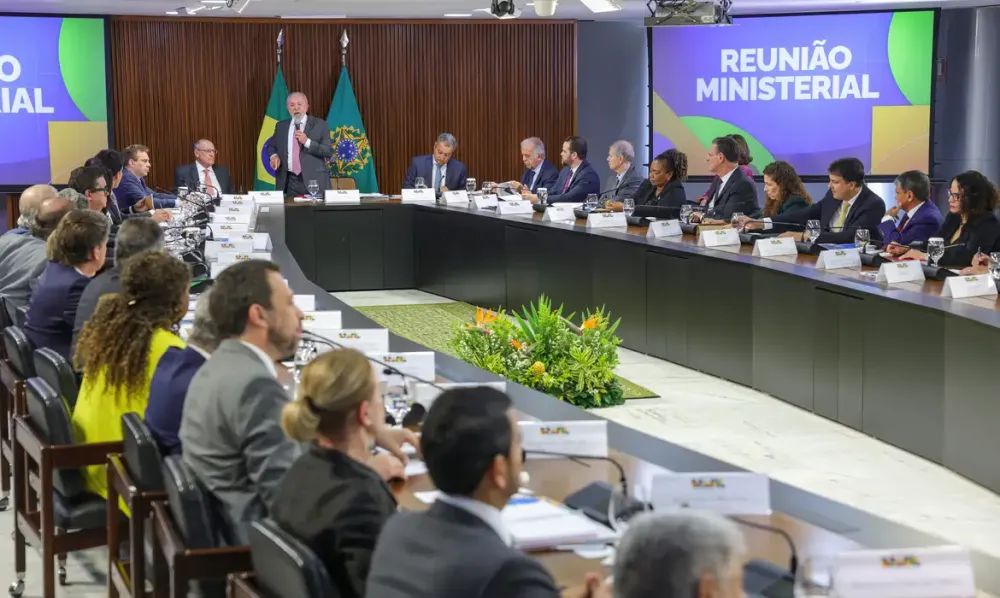 Em reunião com ministros, Lula confirma Alckmin como vice em chapa