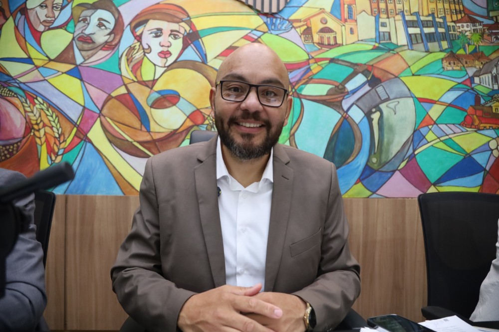 Agnaldo Pereira Lima pede recapeamento asfáltico em diversos pontos da cidade