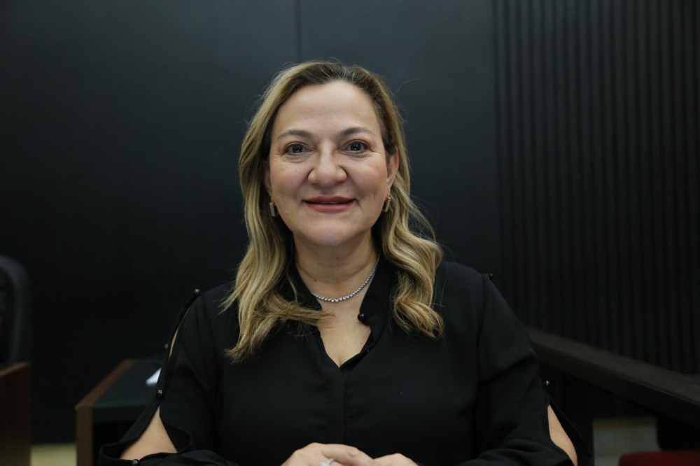 Anny Espínola solicita melhorias para os bairros Independência e Universitário