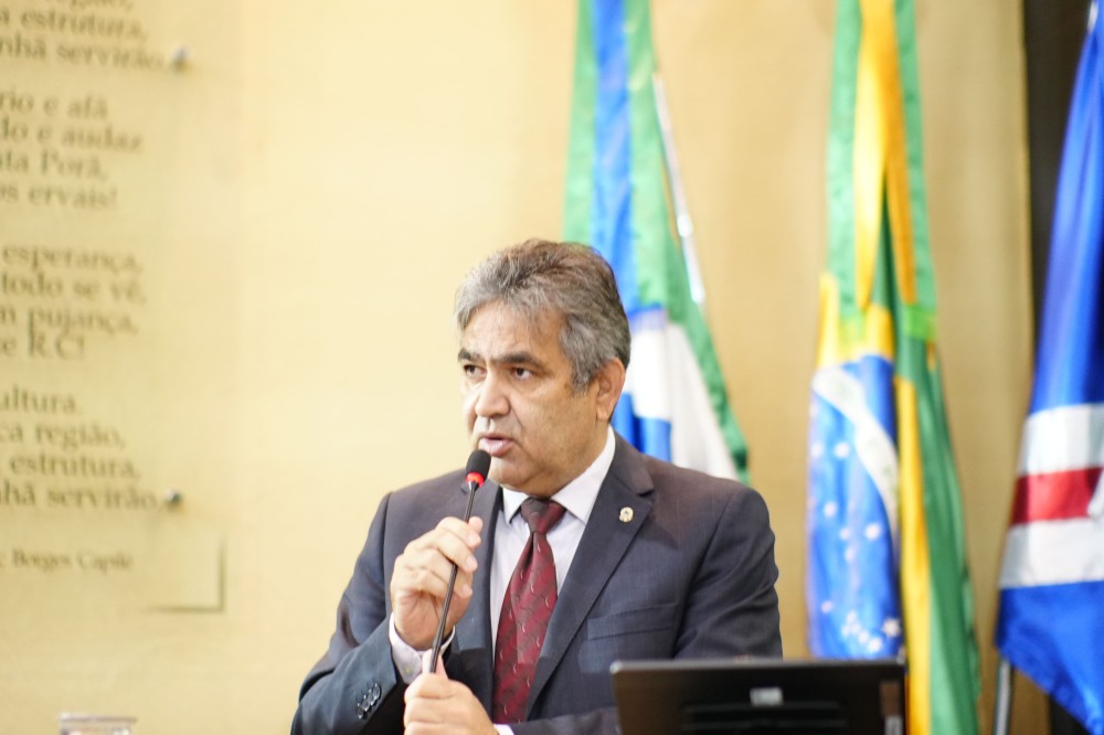 Marcelino Nunes solicita limpeza em delegacia e redutor de velocidade em bairros de Ponta Porã