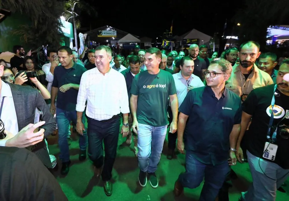 Crítico da 'guerra de narrativas', Riedel defende que Flávio Bolsonaro possa esclarecer relação com Daniel Vorcaro