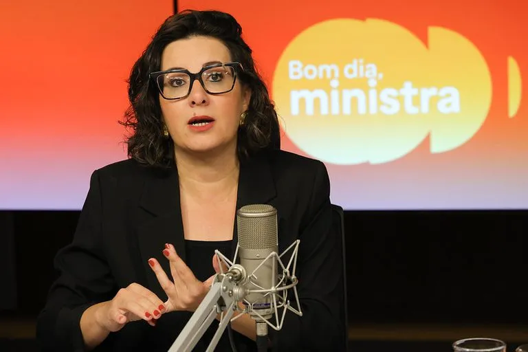 Ministra pede que população denuncie crimes e abusos contra crianças e adolescentes