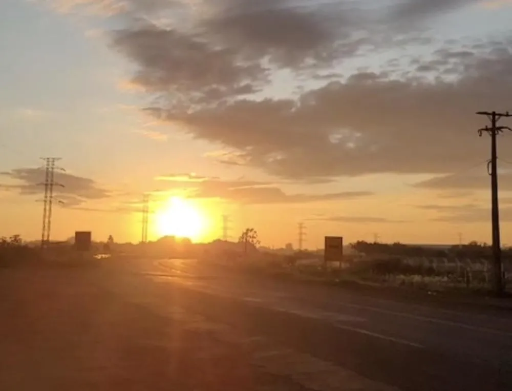 Sol entre nuvens nesta terça-feira na fronteira