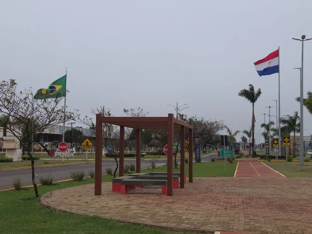 Dia de sol entre nuvens e períodos de céu nublado na fronteira