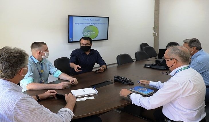 Convênio vai orientar agricultores na contratação do Pronaf