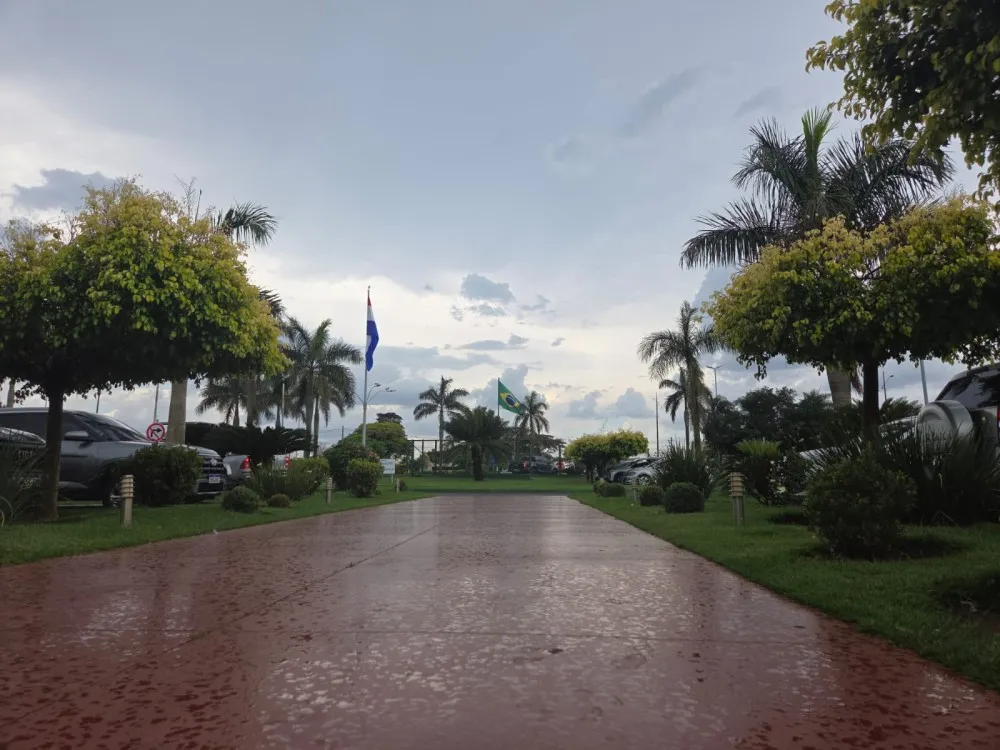 Dia de sol e previsão de chuva à tarde em Ponta Porã