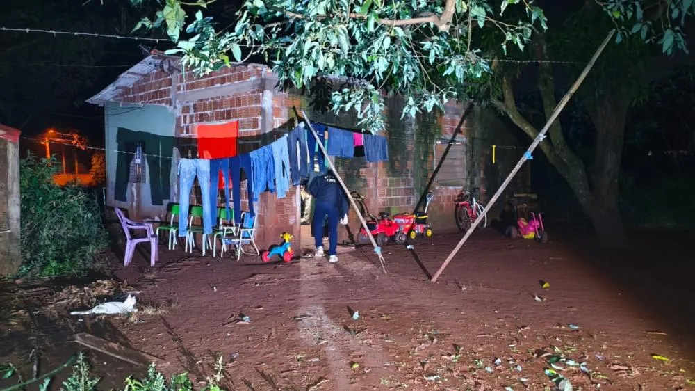 Suspeitos de executar adolescente são levados para a delegacia